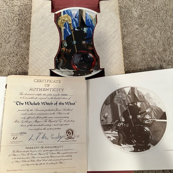 Complete set of 8 Knowles wizard of oz collectors plates - Picture 8 of 9